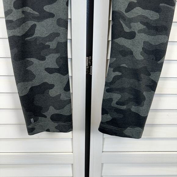 Nobull High Heather Crop Legging Green Carbon Camo Athletic Workout Pants Size M - Picture 4 of 12